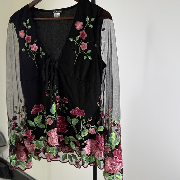 Venus Black Sheer Floral Embroidered Tie-Front Top. Size M - Picture 4 of 7